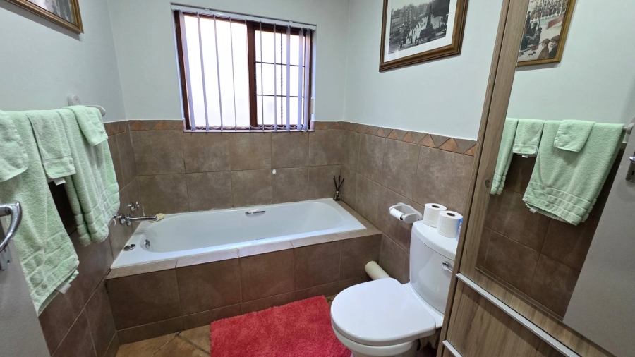 2 Bedroom Property for Sale in The Coves North West
